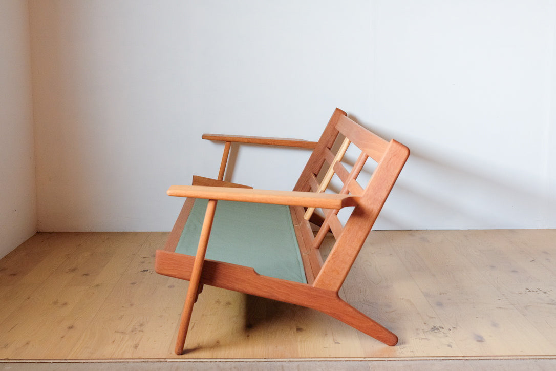Hans J Wegner GE290 3seater (Fabric selection available)