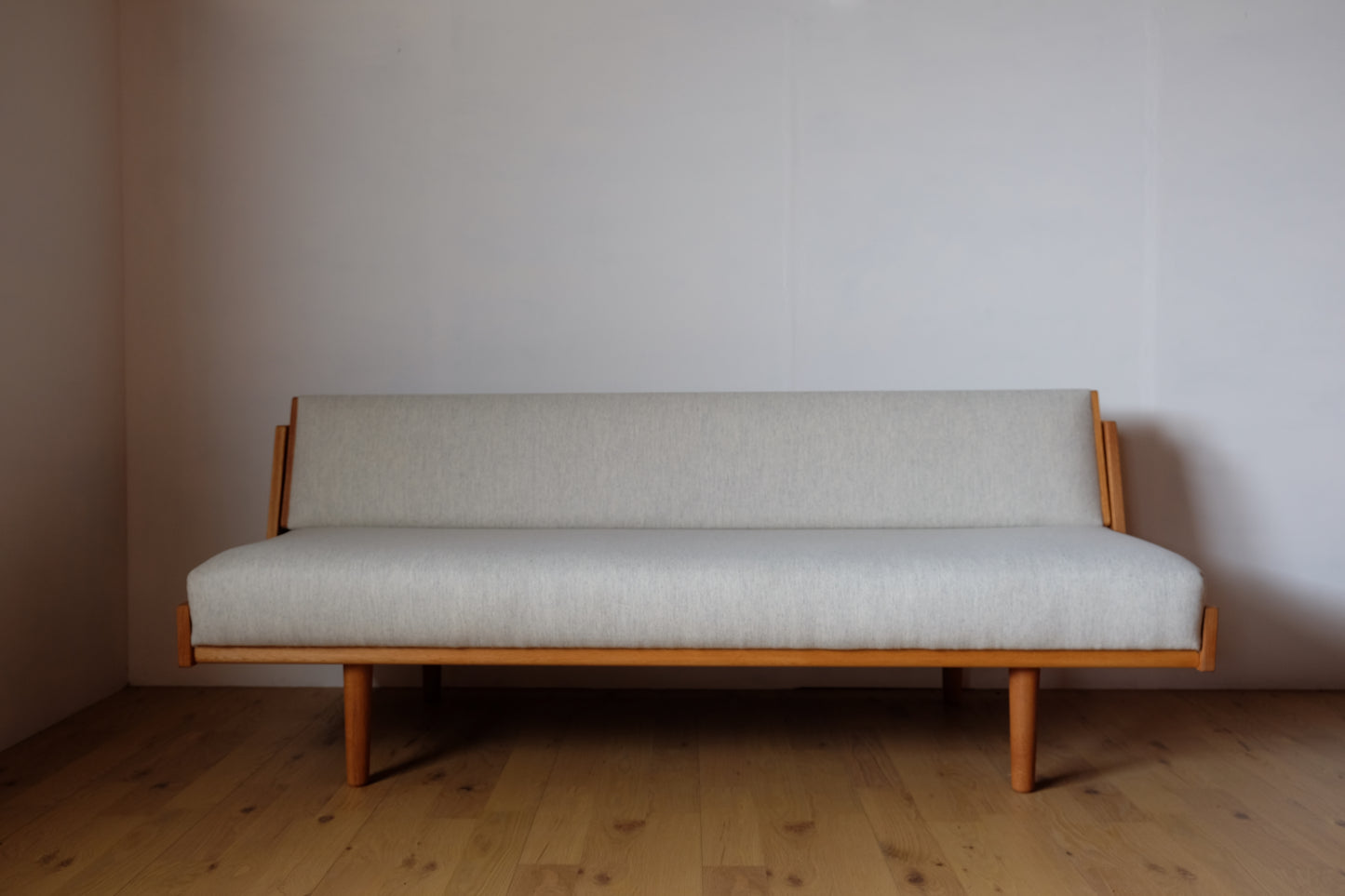 Hans J Wegner GE6 Day bed Stock (Select Fabric)