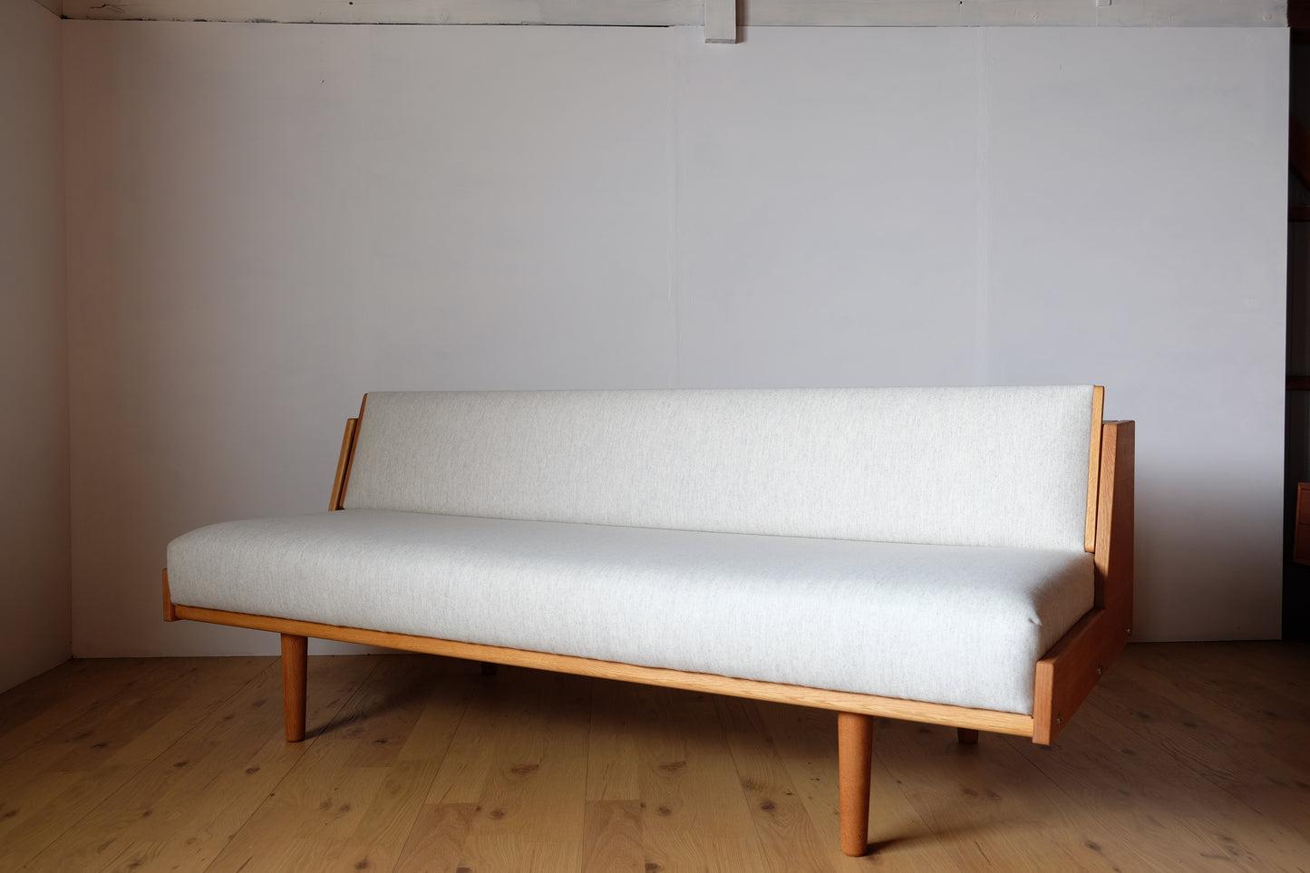 Hans J Wegner GE6 Day bed Stock (Select Fabric)