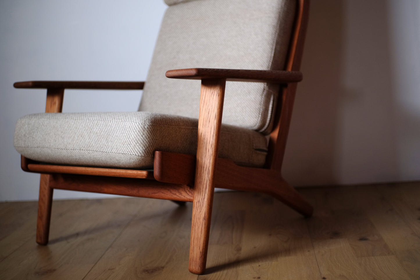 Hans J Wegner GE290A 1seater High Back