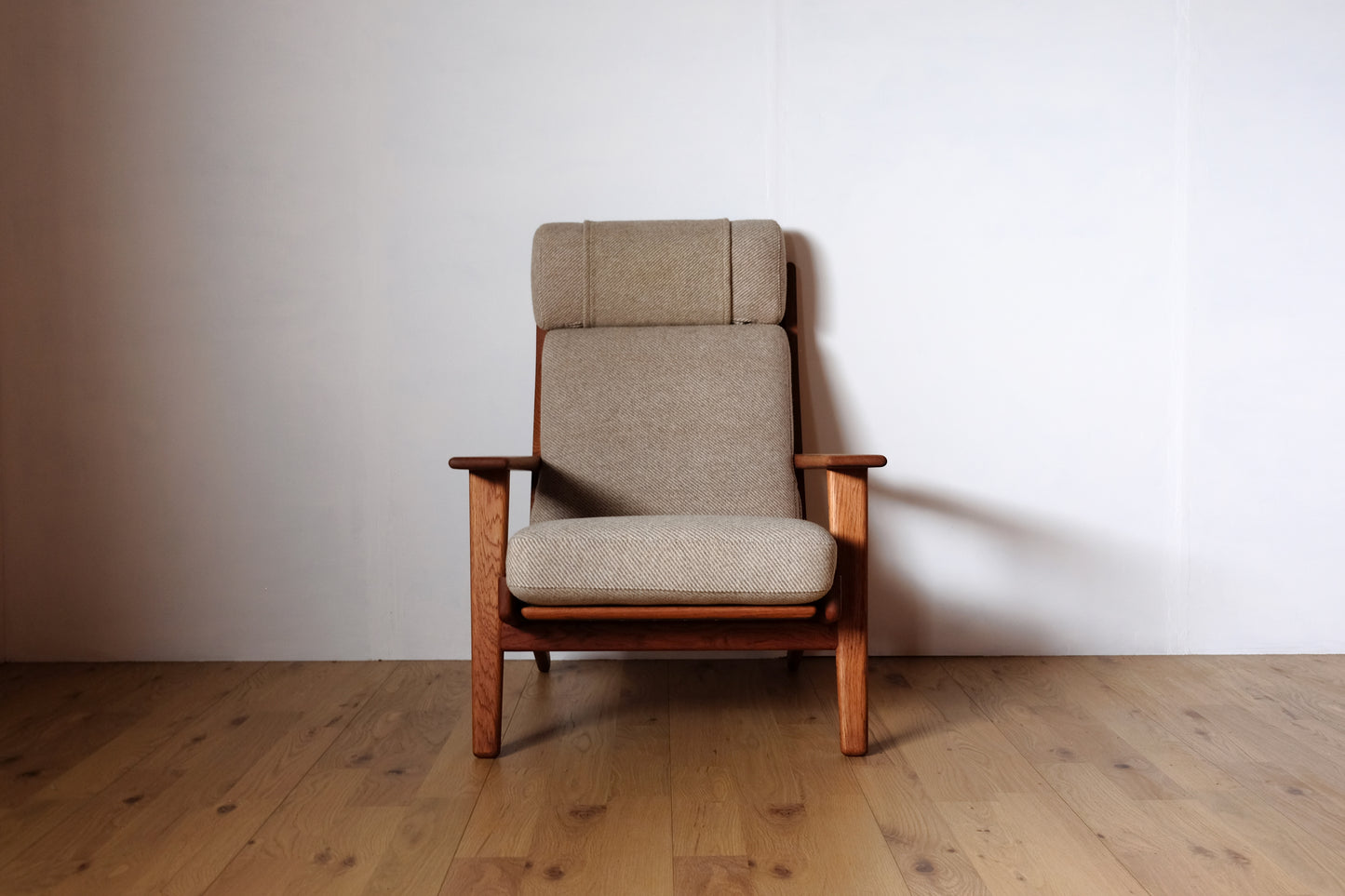 Hans J Wegner GE290A 1seater High Back