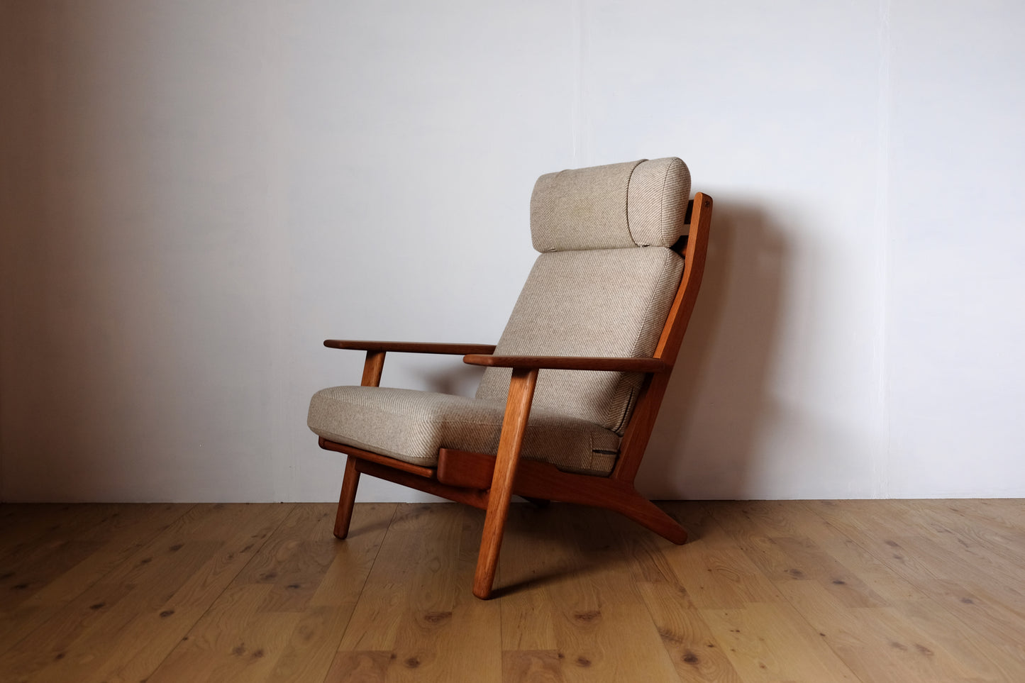Hans J Wegner GE290A 1seater High Back
