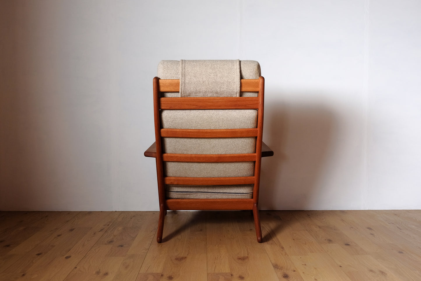 Hans J Wegner GE290A 1seater High Back