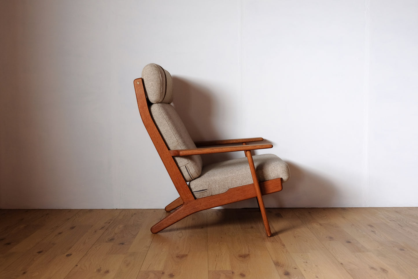 Hans J Wegner GE290A 1seater High Back