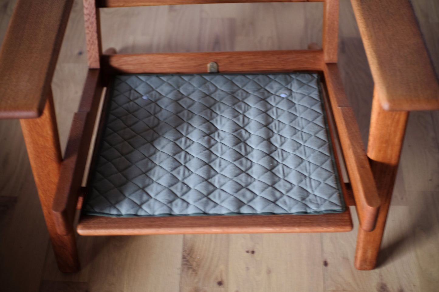 Hans J Wegner GE290A 1seater High Back