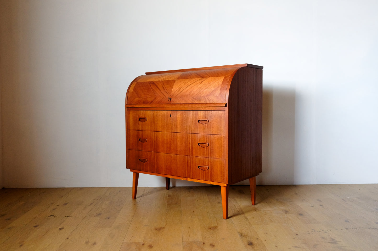 Egon Ostergaard Bureau