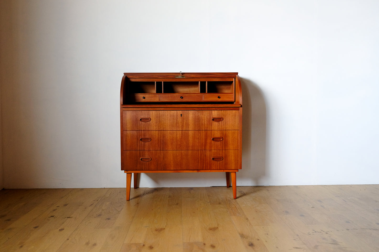 Egon Ostergaard Bureau