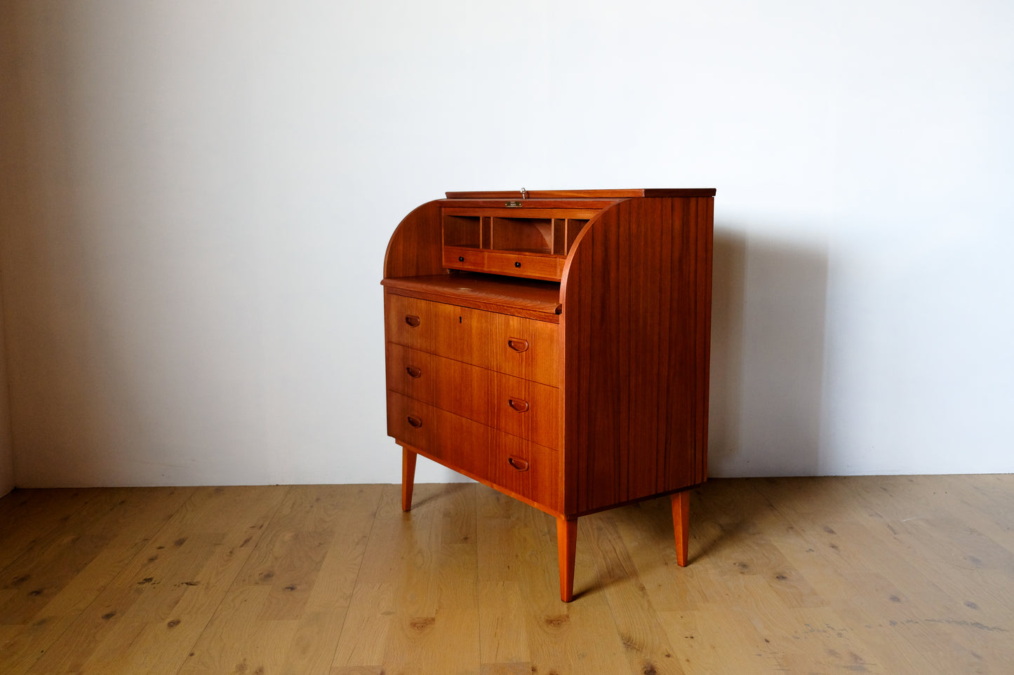 Egon Ostergaard Bureau