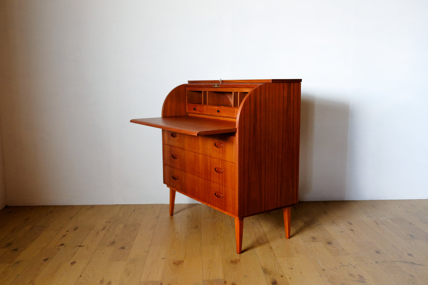 Egon Ostergaard Bureau