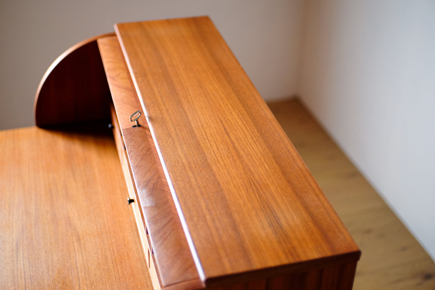 Egon Ostergaard Bureau