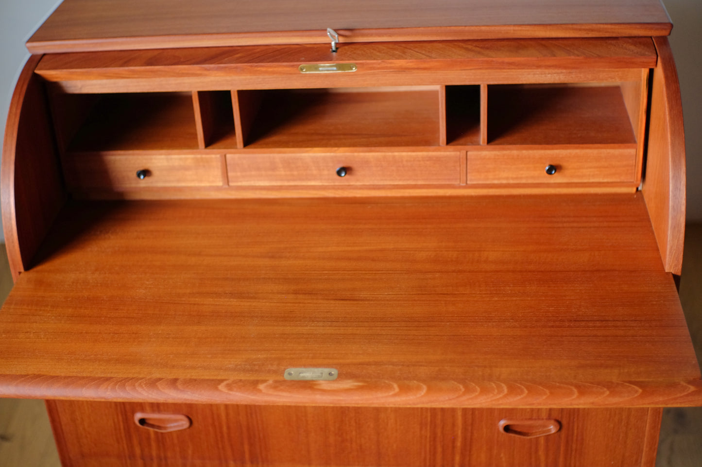 Egon Ostergaard Bureau