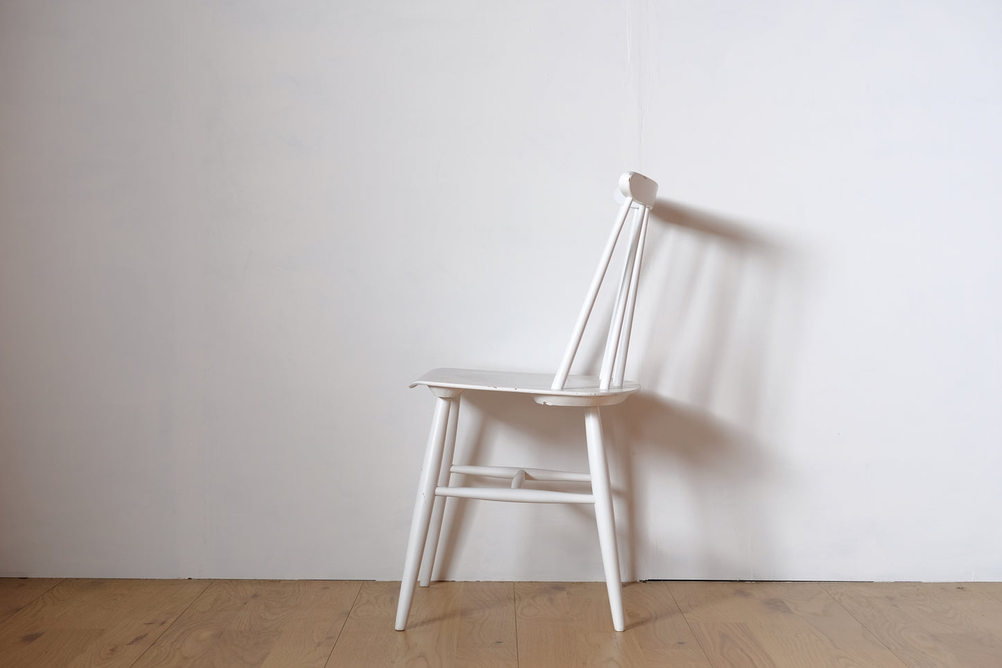 Ilmari Tapiovaara Fanett Chair White