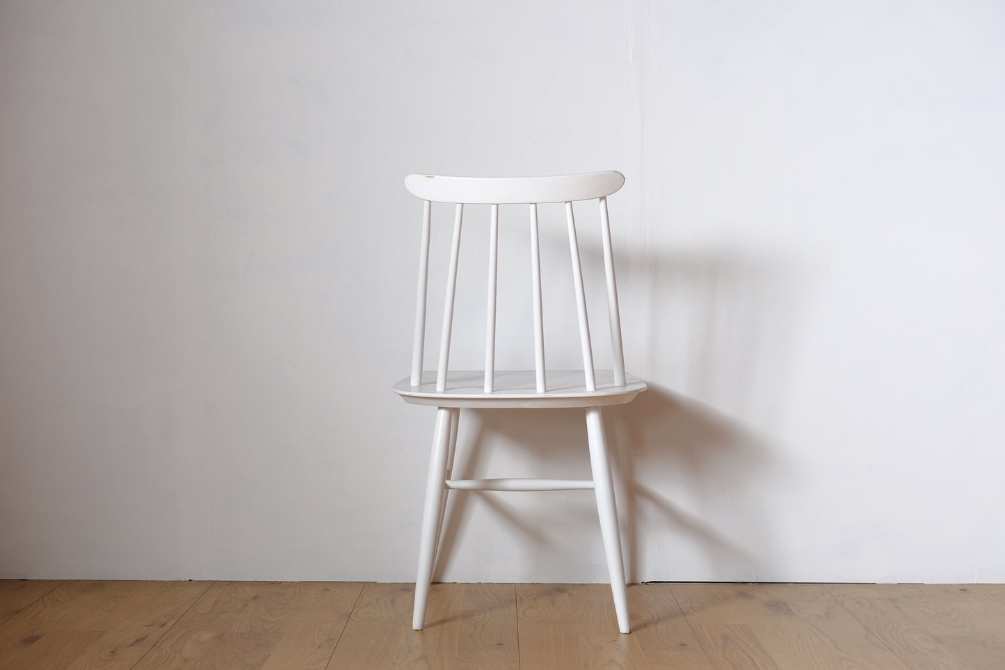Ilmari Tapiovaara Fanett Chair White