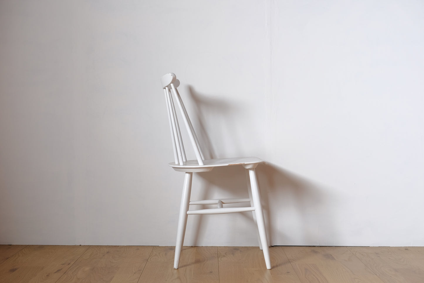 Ilmari Tapiovaara Fanett Chair White