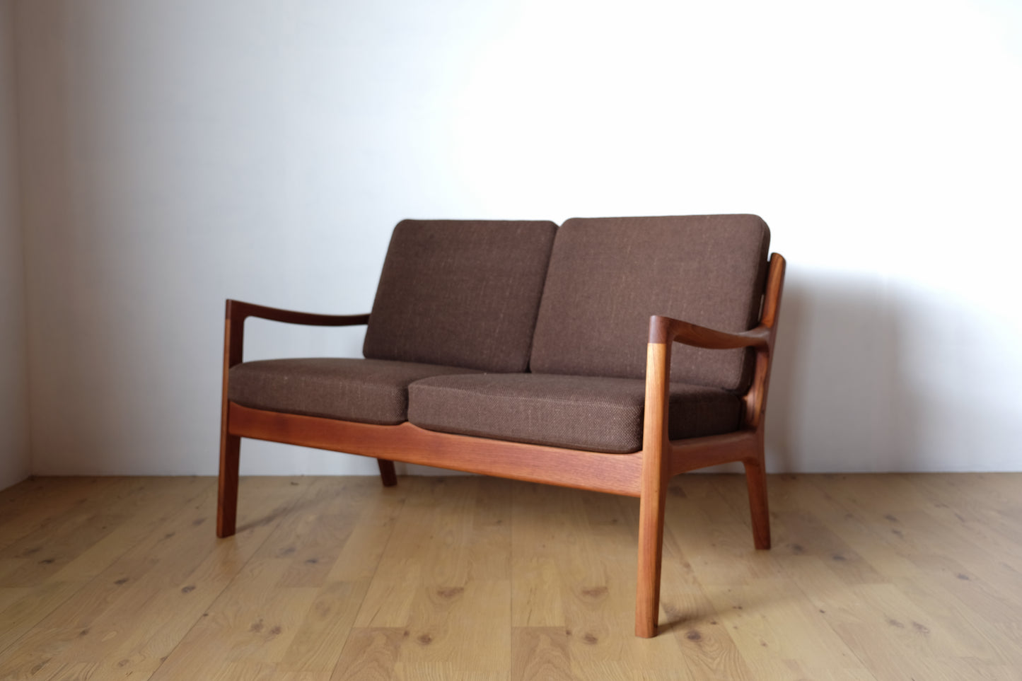 Ole Wanscher model.169 "senator" sofa