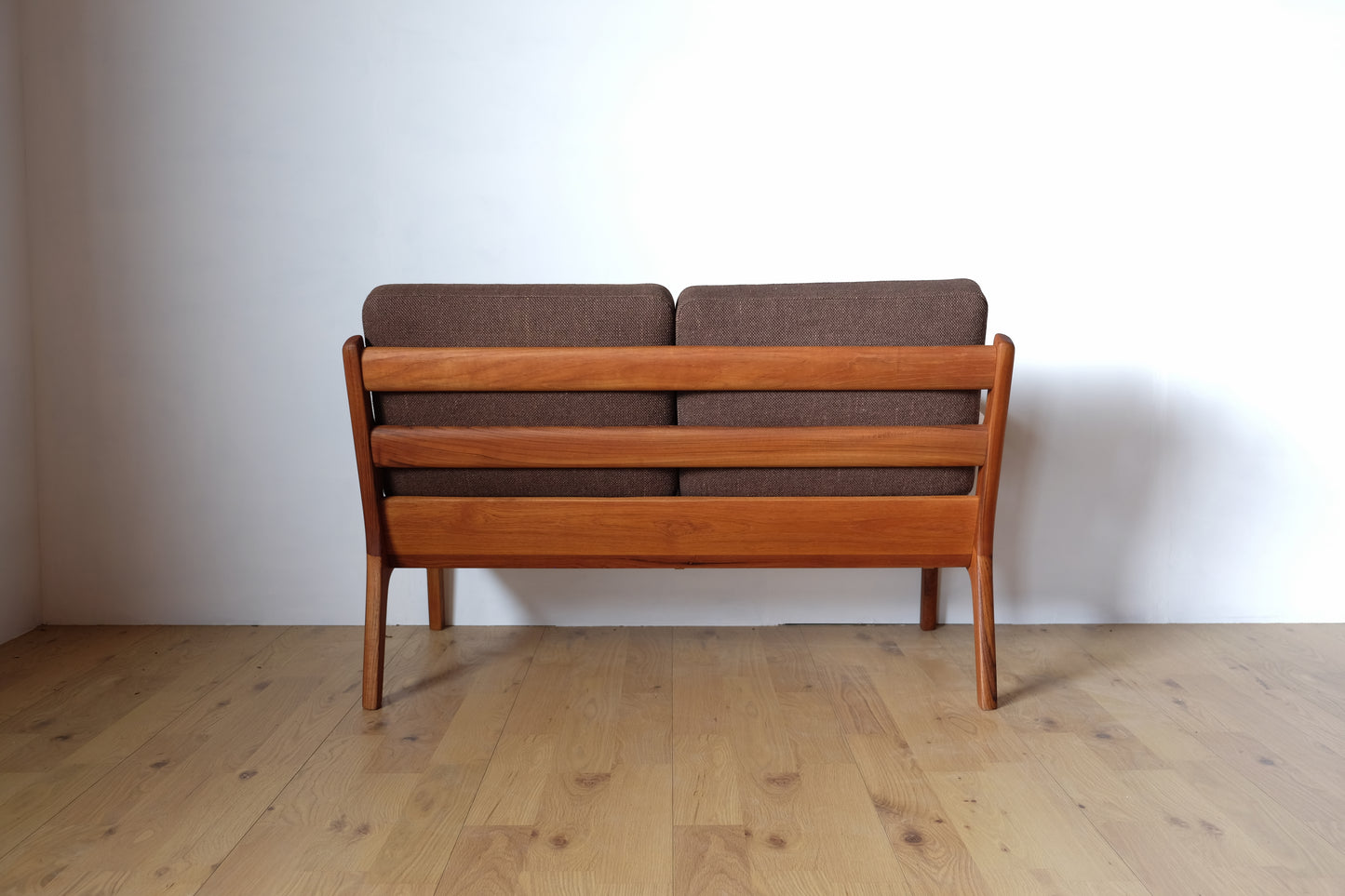Ole Wanscher model.169 "senator" sofa