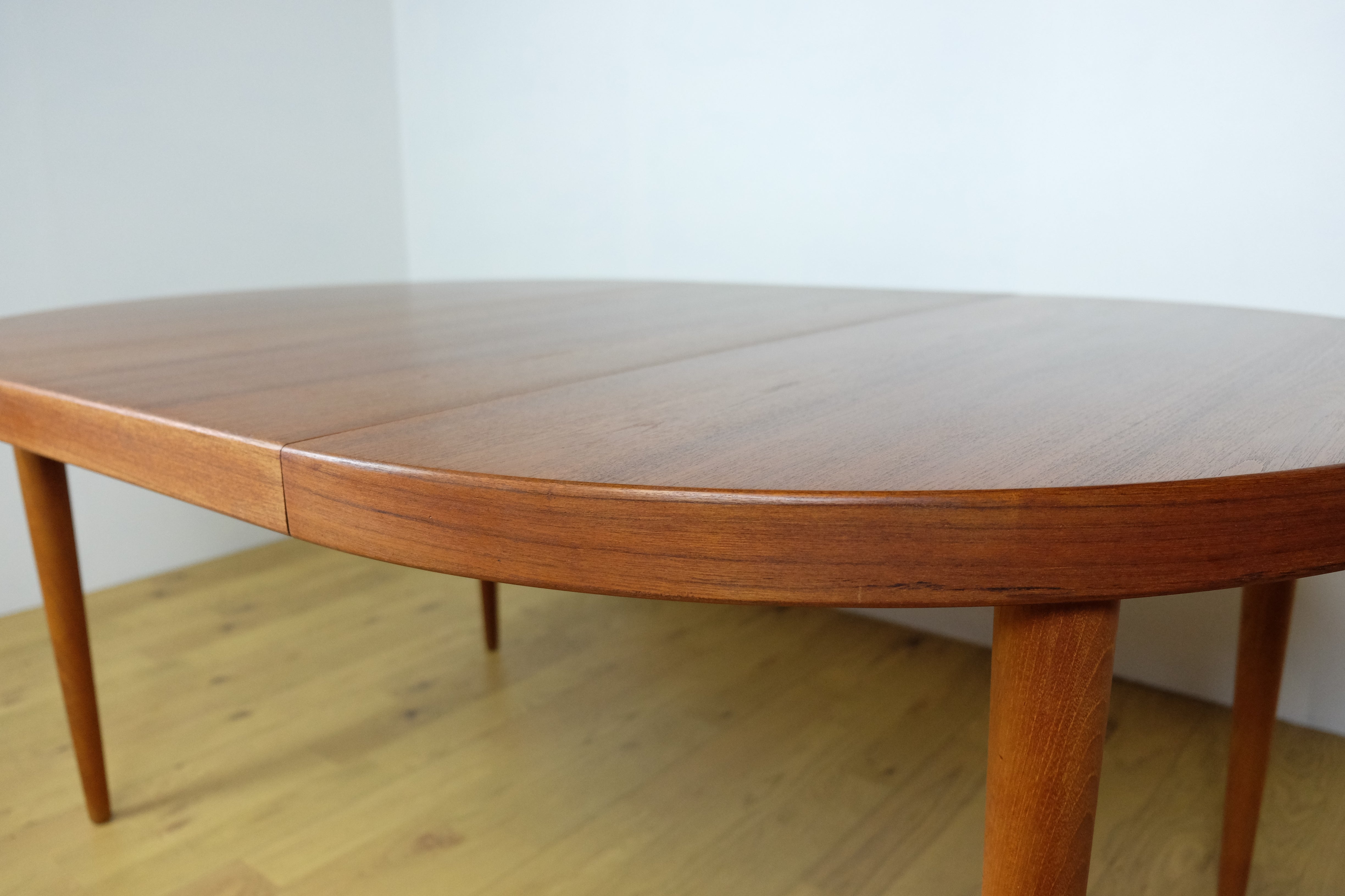 北欧ヴィンテージ Kai Kristiansen Round Dining Table カイ