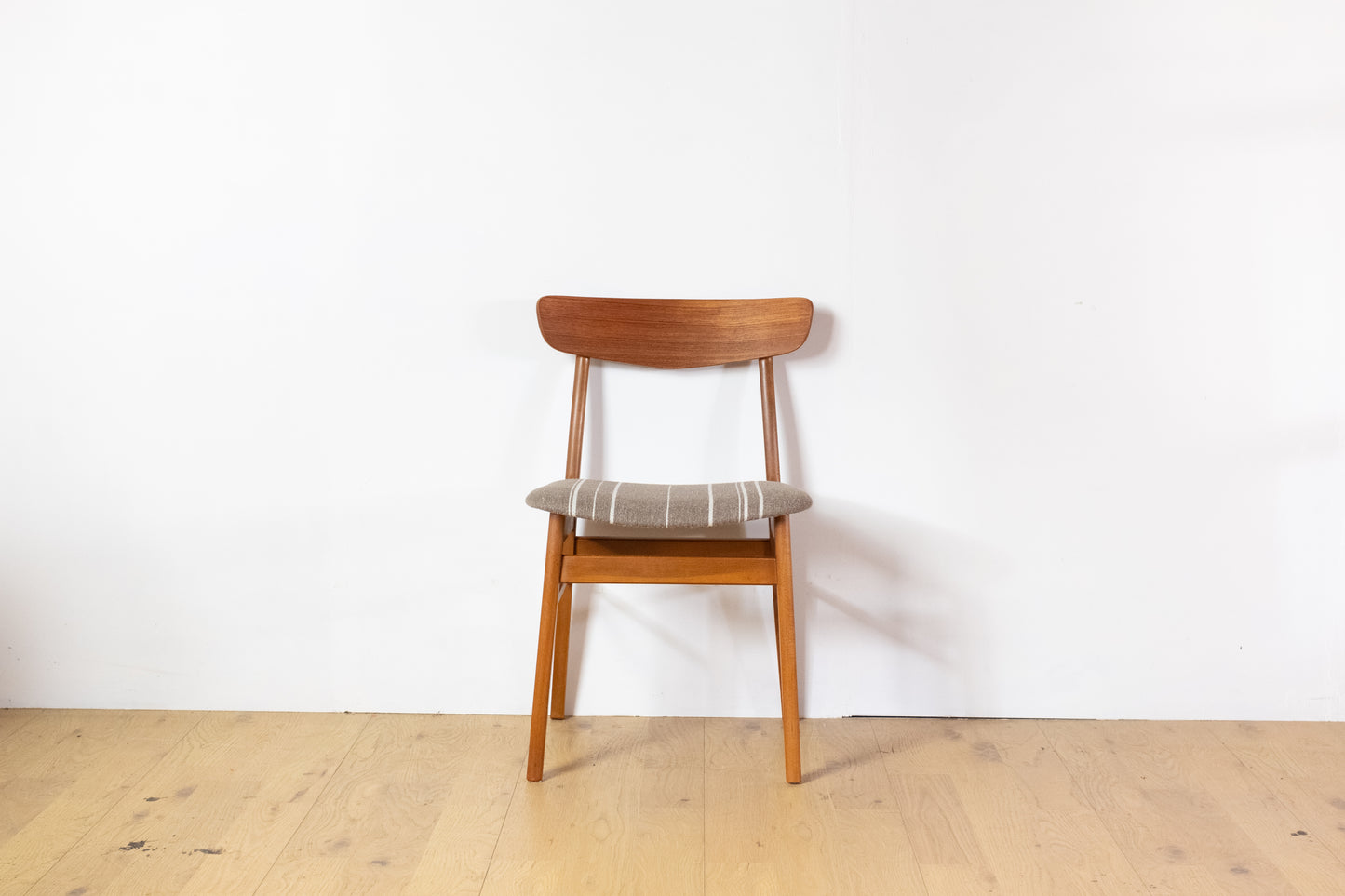 Dining chair　