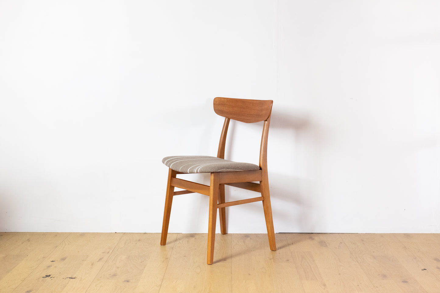 Dining chair　