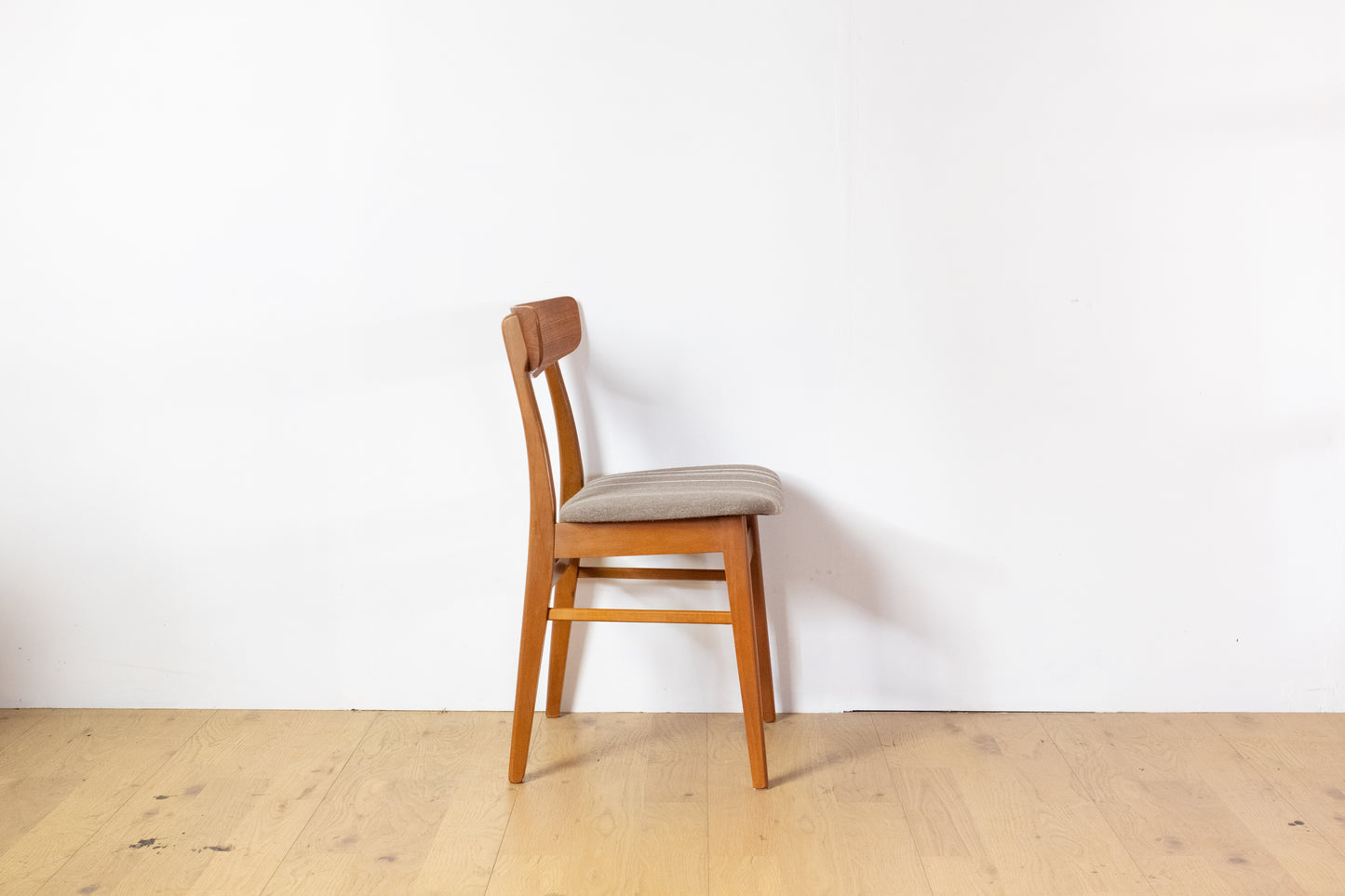 Dining chair　
