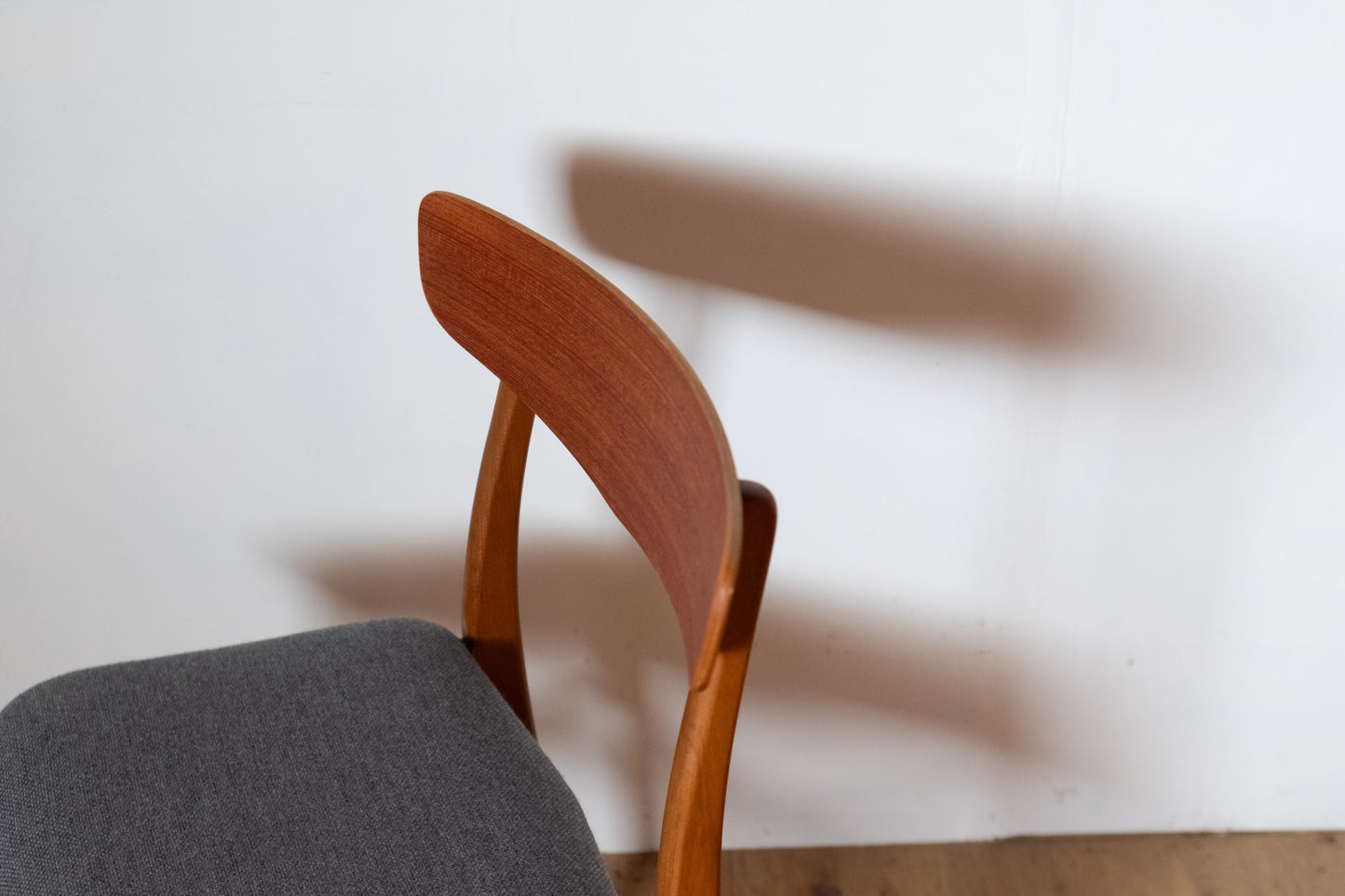 Dining chair　