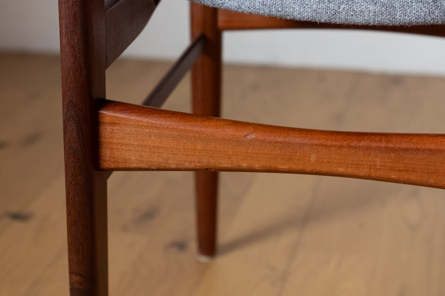 Dining chair