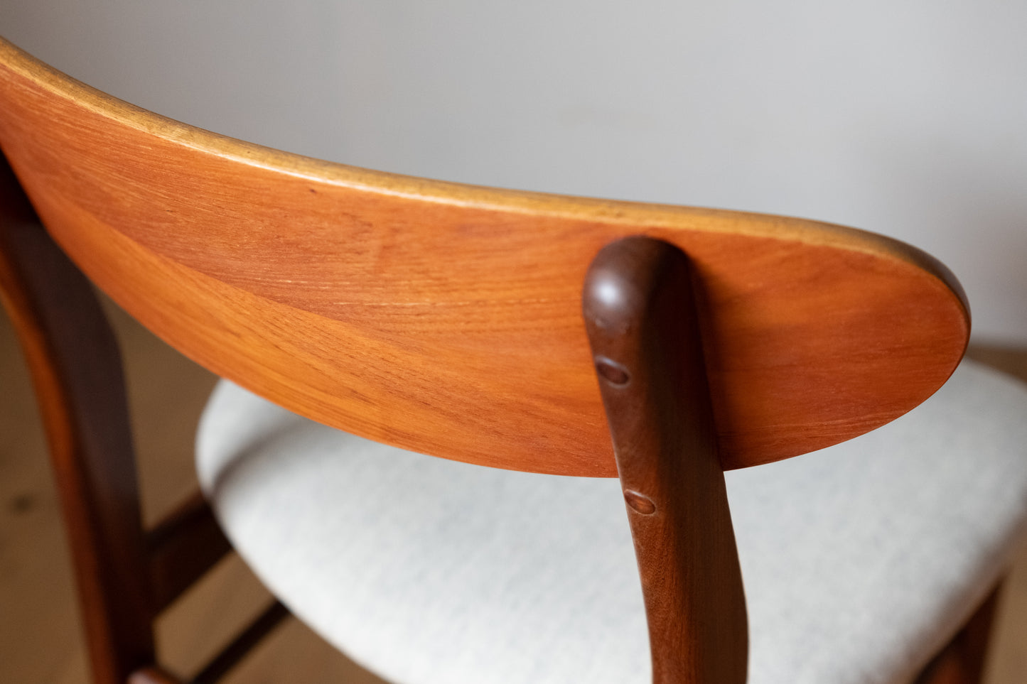 Dining chair