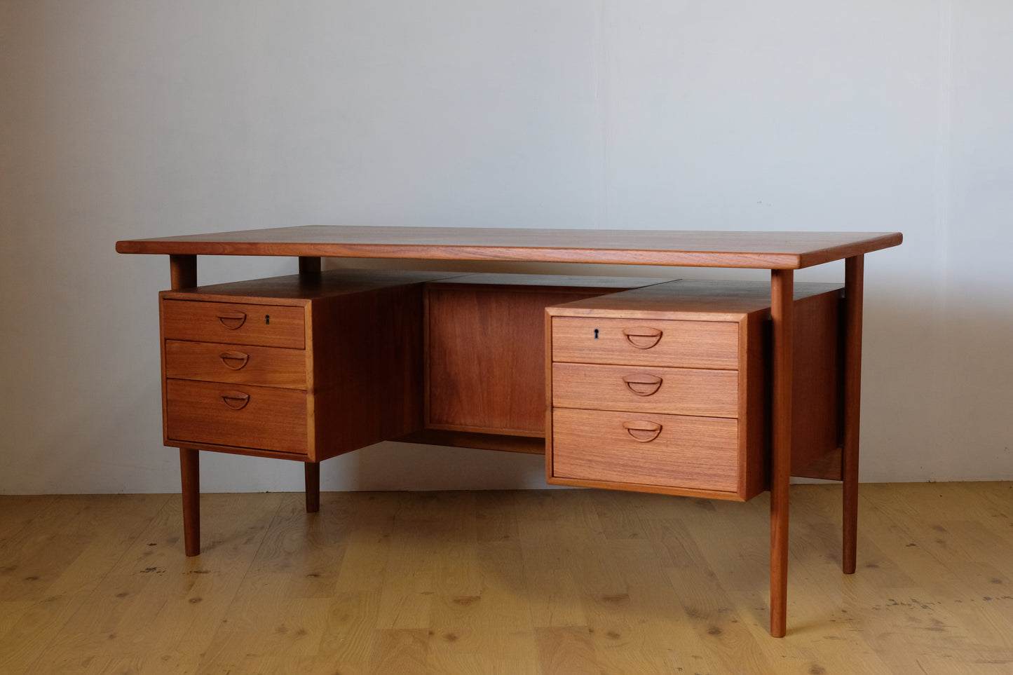 Kai Kristiansen  Desk