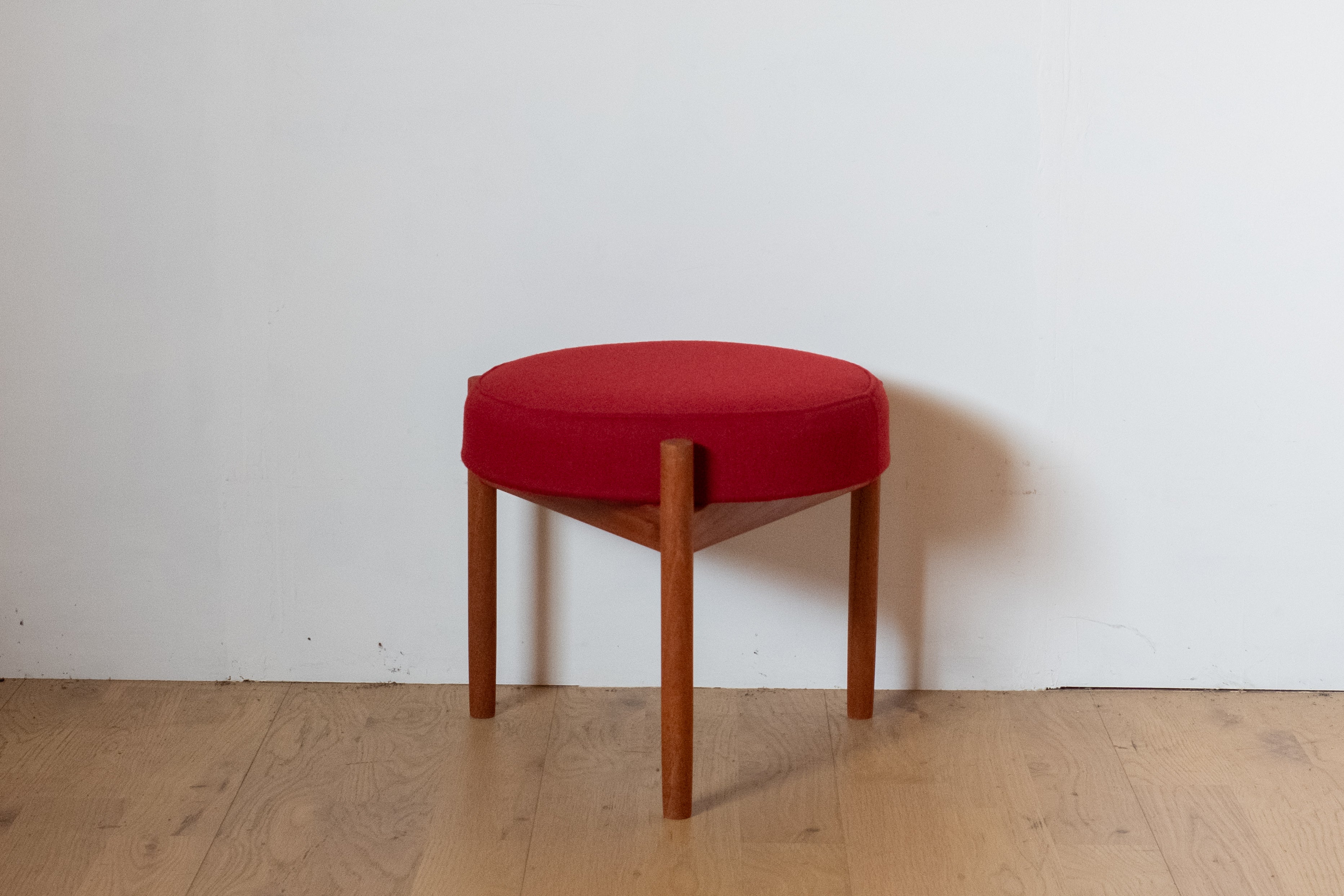 英国製 ALMA  スウェード スツール オットマン 【レッド】 Stool – Heima