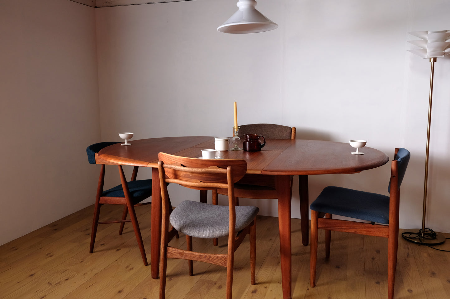 Svend Aage Madsen Round Dining table
