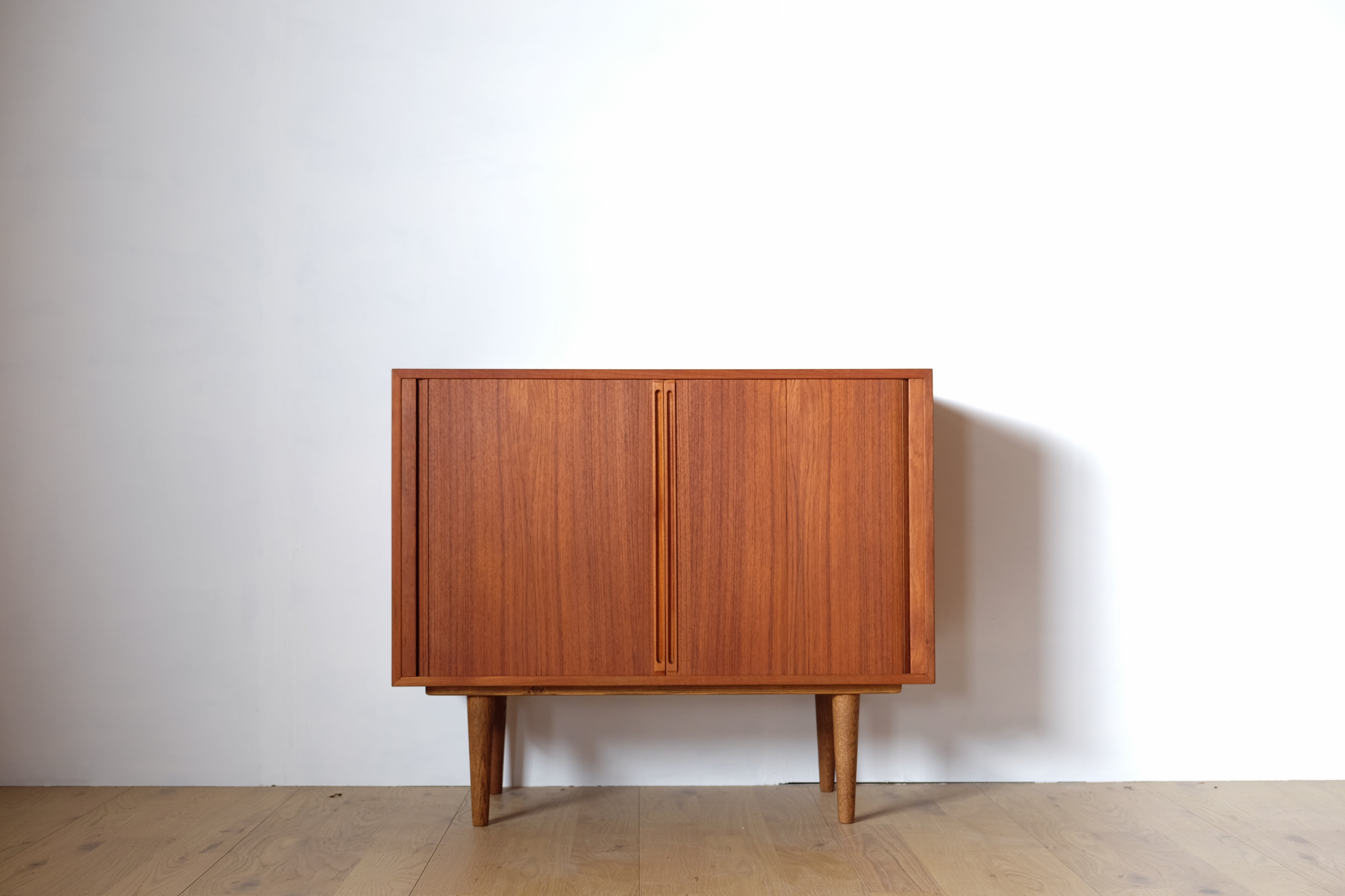 北欧ヴィンテージ Kai Kristiansen Cabinet with tambour doors カイ