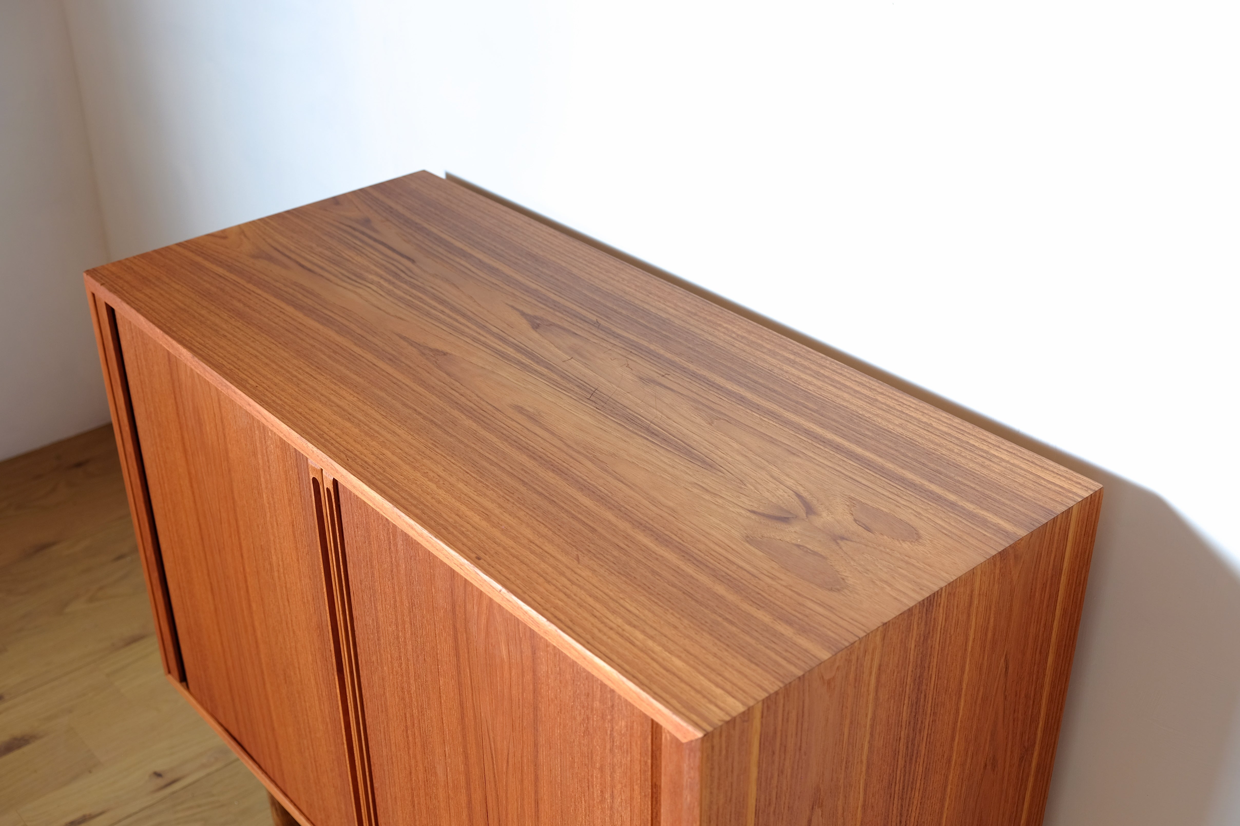 北欧ヴィンテージ Kai Kristiansen Cabinet with tambour doors カイ